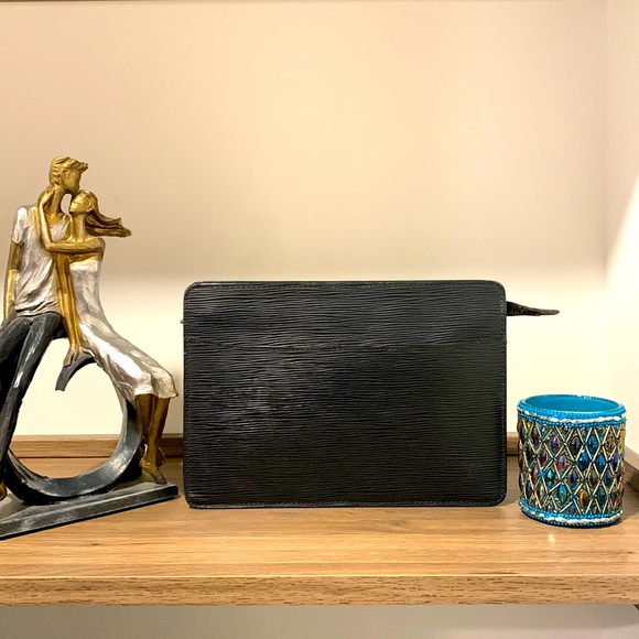 Louis Vuitton Epi Pochette Clutch